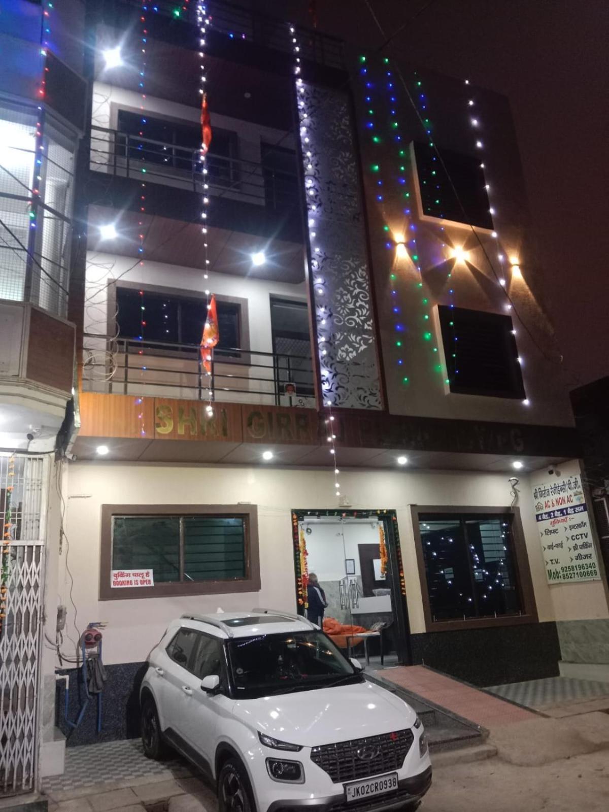 Отель Shri Girraj Residency Матхура Экстерьер фото