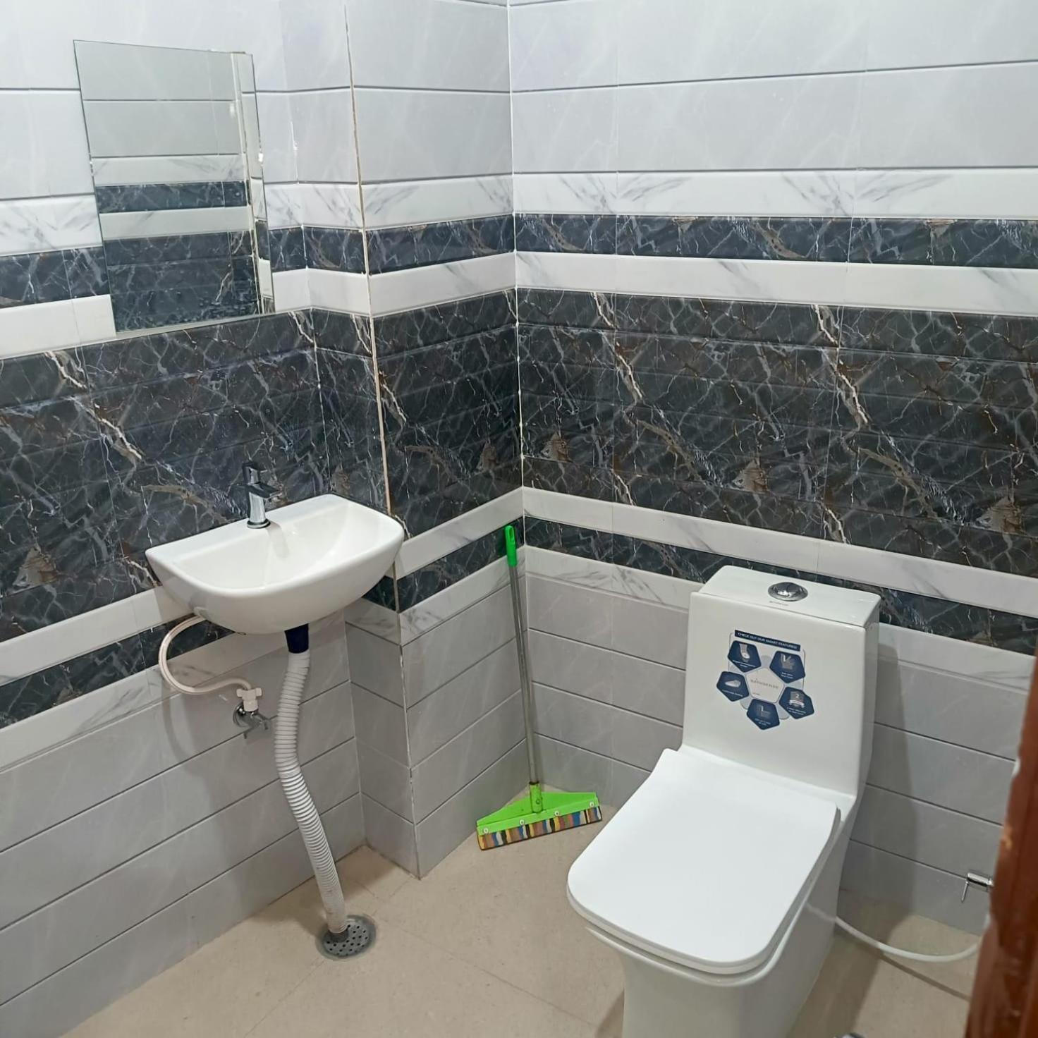 Отель Shri Girraj Residency Матхура Экстерьер фото